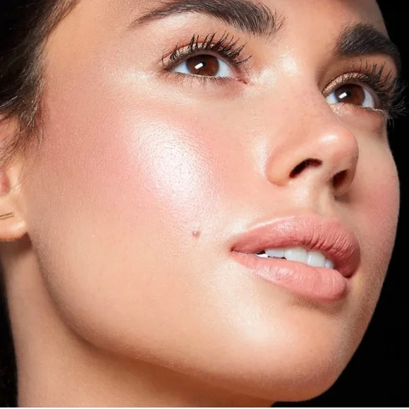 Bobbi Brown Highlighting Powder - Picture 2 of 16